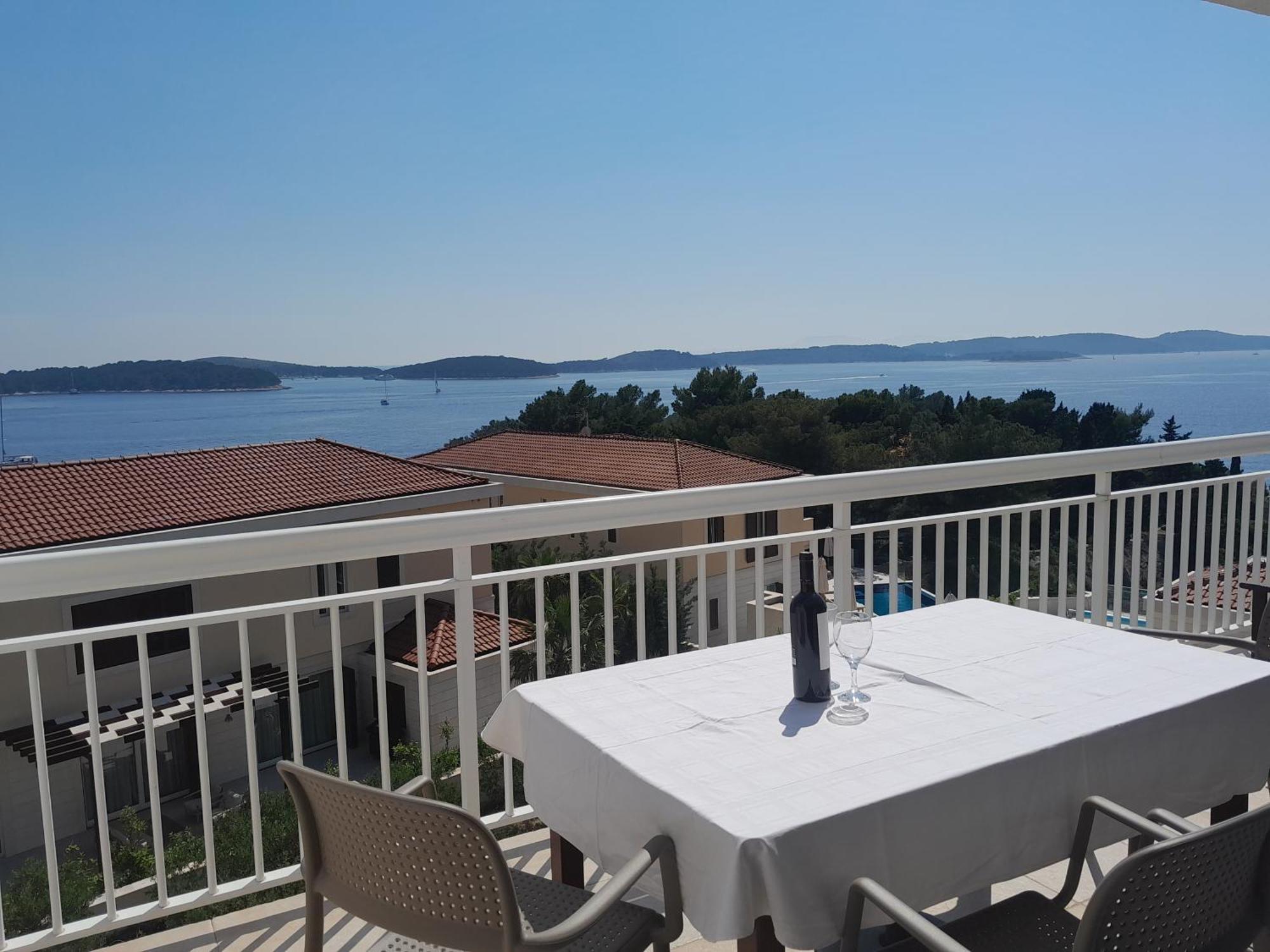 Feelhvar Along Bluelagoon Beach Hvar Town Rum bild