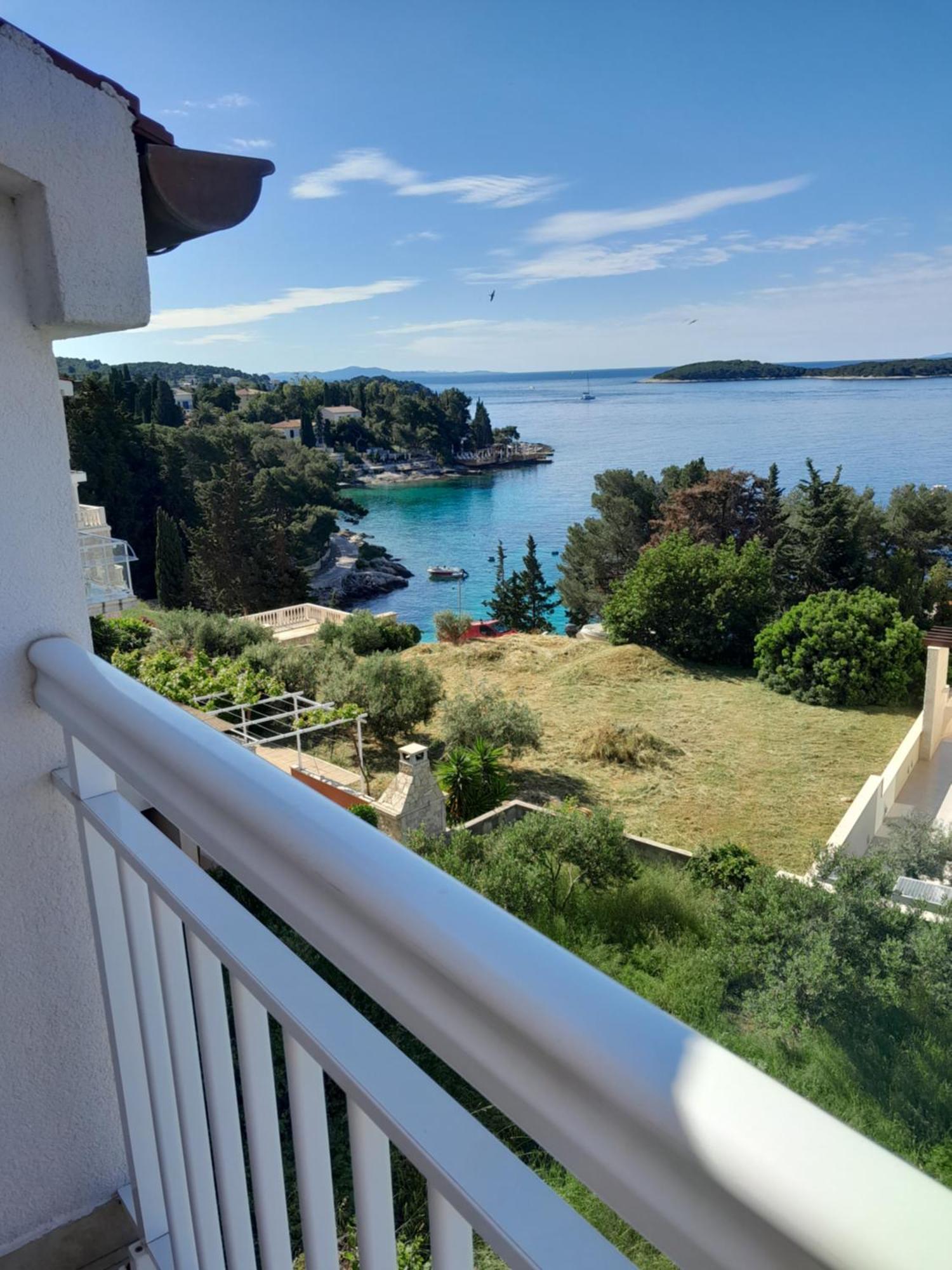 Feelhvar Along Bluelagoon Beach Hvar Town Rum bild